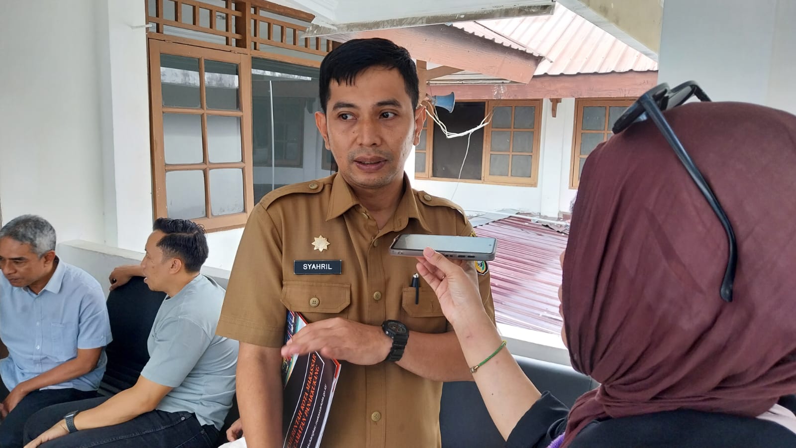 Permudah Warga, Camat Panakkukang Dorong Lurah Berinovasi Antar Dokumen Langsung