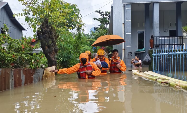 Instruksi Wali Kota Bergerak Cepat, BPBD Makassar All Out Tangani Banjir dan Evakuasi Warga