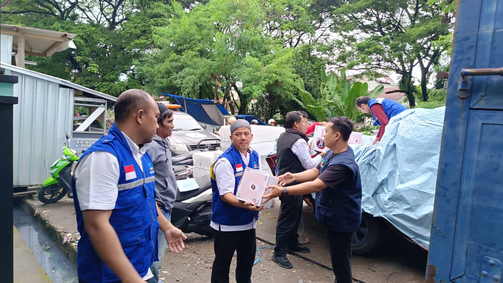 Banjir Melanda Sejumlah Wilayah Makassar, Gubernur Sulsel Kerahkan Tim Tagana dan Dinsos