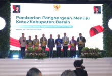 Gubernur Sulsel Terima Penghargaan Pembina Terbaik Pengelolaan Sampah 2026