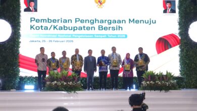 Gubernur Sulsel Terima Penghargaan Pembina Terbaik Pengelolaan Sampah 2026