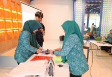 Kalla Institute Latih Ibu PKK Kassi-kassi Olah Limbah Plastik Jadi Produk Bernilai Ekonomi