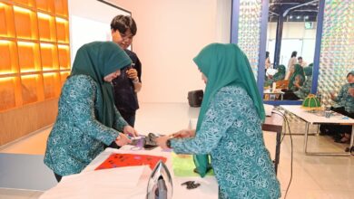 Kalla Institute Latih Ibu PKK Kassi-kassi Olah Limbah Plastik Jadi Produk Bernilai Ekonomi