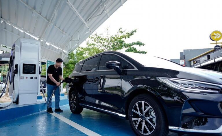 Permudah Mobilitas Kendaraan Listrik, PLN Operasikan 4.655 SPKLU Sepanjang 2025