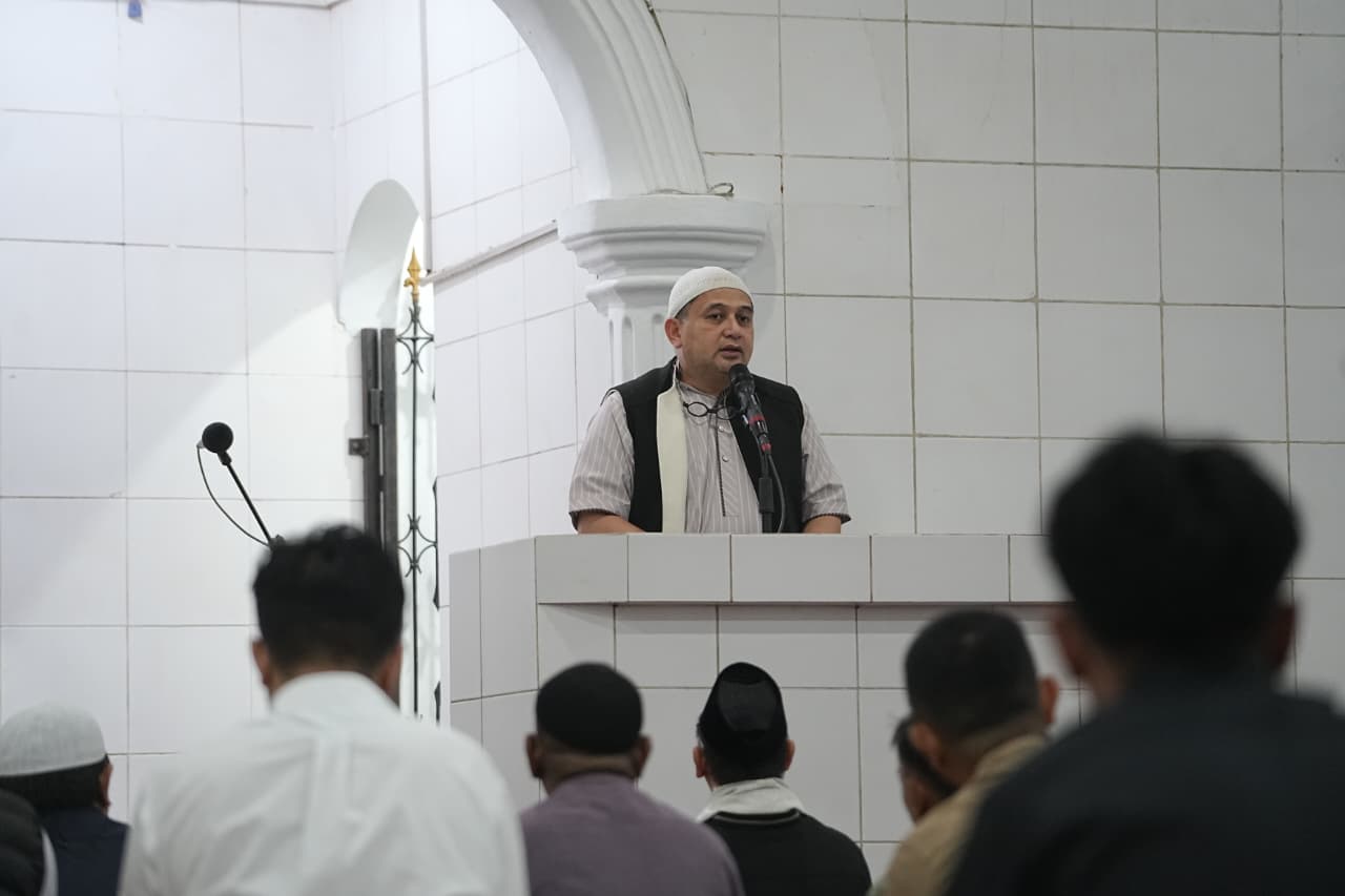 Wali Kota Munafri Awali Tarawih Perdana dan Safari Ramadan Pemkot Makassar di Masjid Agung 45