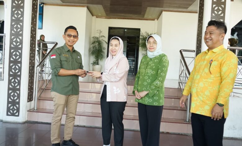 Pemkot Palu Serahkan Pinjam Pakai Kendaraan Dinas kepada KPP Pratama Palu