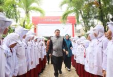 Bersama Ketua TP PKK, Munafri Resmikan UKS SD Inpres Perumnas Antang III
