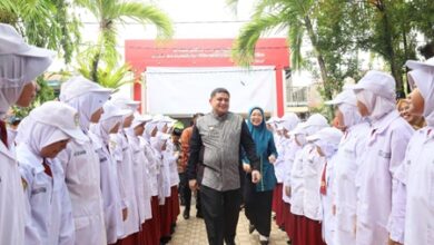 Bersama Ketua TP PKK, Munafri Resmikan UKS SD Inpres Perumnas Antang III