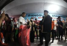 Tengah Malam, Munafri Datangi Posko Banjir di Biringkanaya, Pastikan Kebutuhan Warga Terpenuhi