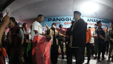 Tengah Malam, Munafri Datangi Posko Banjir di Biringkanaya, Pastikan Kebutuhan Warga Terpenuhi