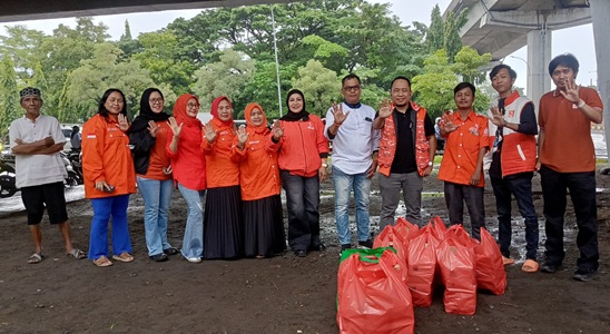 Aksi Hijau dan Berbagi Takjil Jadi Penanda Setahun Gerakan Rakyat di Sulsel