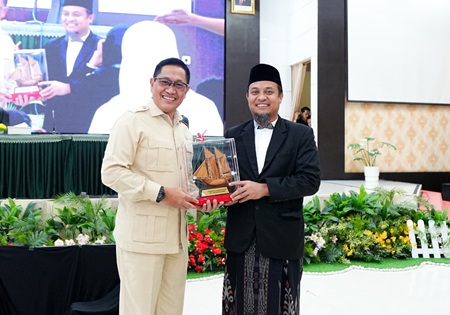 Gubernur Sulsel Dampingi Wamenhan RI Berikan Materi Pertahanan Negara di Ramadan Leadership Camp
