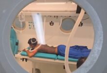 Gerak Cepat TNI AL, RSAL Jala Ammari Kodaeral VI Tangani Korban Kecelakaan Kapal Nelayan di Pelabuhan Paotere Makassar