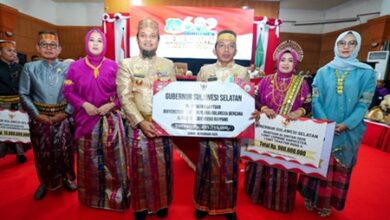 Kado Peringatan 682 Tahun Sidrap, Gubernur Sulsel Serahkan Bantuan Keuangan Rp15 Miliar hingga Alsintan
