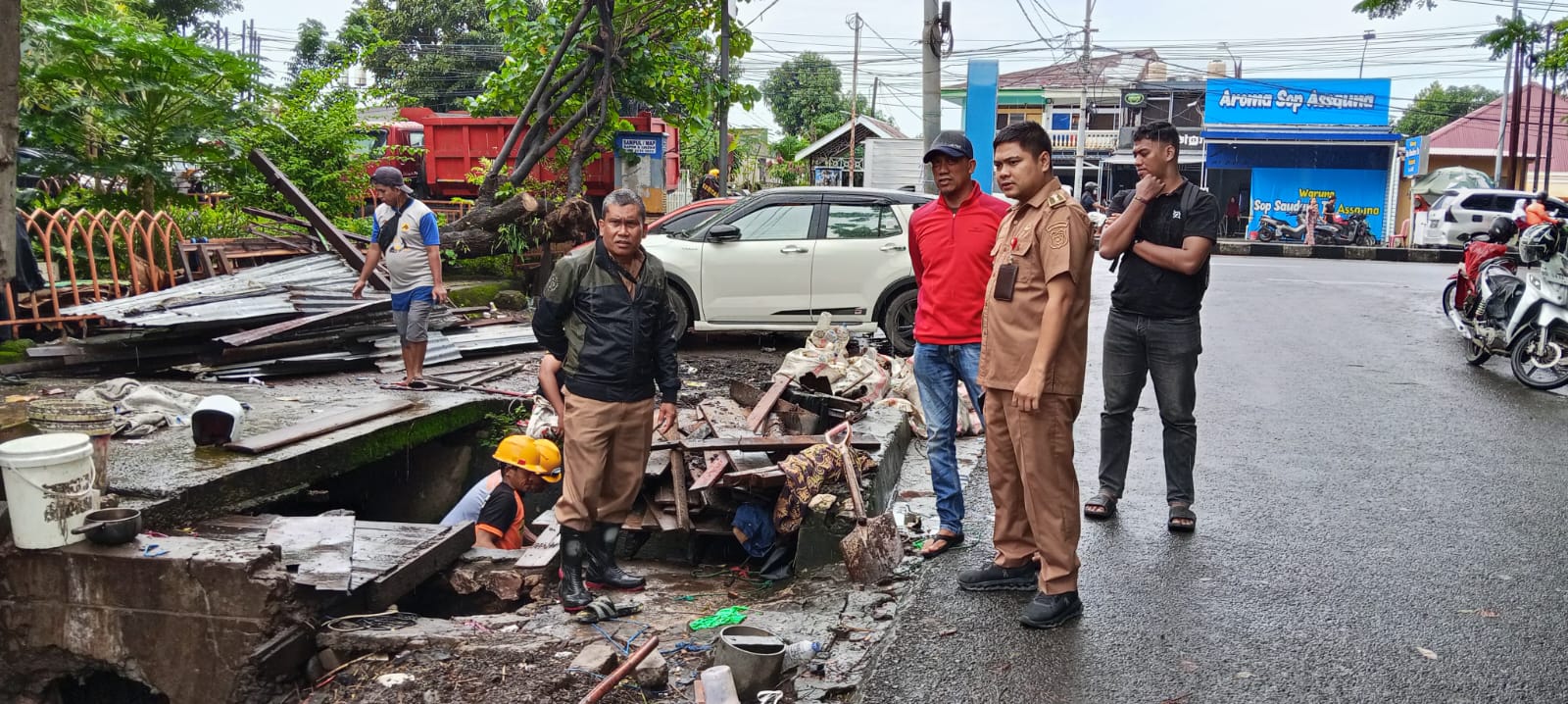 Pemkot Makassar Tertibkan Lapak Kambing di Jalan Bontomangape, Fungsikan Trotoar Bagi Pejalan Kaki