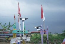 Penerangan Berbasis PLTS Hadir, Nelayan Cilamaya Kini Melaut dengan Lebih Aman dan Produktif