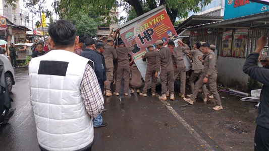 Kesadaran Warga Jadi Kekuatan, Penertiban PKL di Makassar Berlangsung Tertib