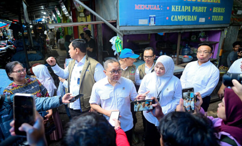 Didampingi Wagub Sulsel, Menko Pangan Tinjau Pasar Pastikan Harga Stabil Jelang Ramadan