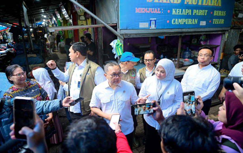 Didampingi Wagub Sulsel, Menko Pangan Tinjau Pasar Pastikan Harga Stabil Jelang Ramadan
