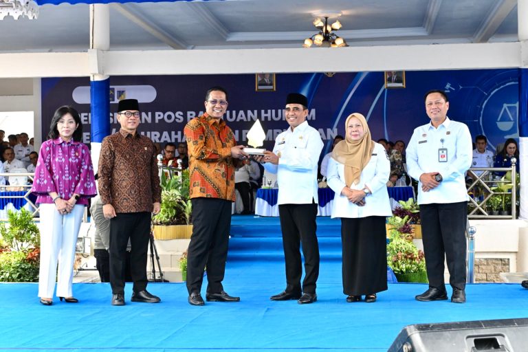 Semua Desa dan Kelurahan di Sulawesi Tengah Miliki Posbankum, Gubernur Anwar Hafid: Keadilan Semakin Dekat Kepada Rakyat