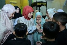 Aliyah Mustika Ilham Salat Tarawih Bersama Warga di Masjid Nurul Mujtahidah