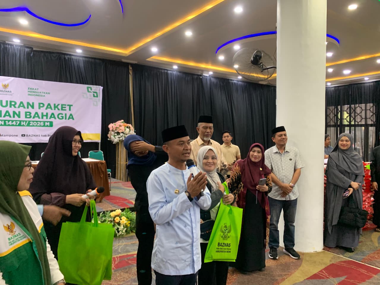 Dampingi Bupati Bone BAZNAS Salurkan Bantuan Kepada 150 Para Penyandang Disabilitas