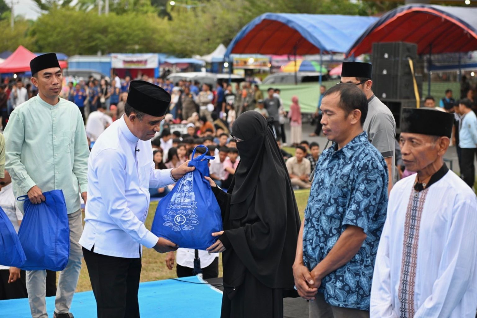 Pemberian Sembako dan Buka Puasa Bersama Warnai HUT ke-131 Kabupaten Poso
