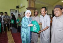 Tarawih Bersama Warga Mamajang, Aliyah Mustika Ilham Bawa Pesan Kebersamaan Ramadan