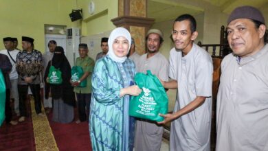 Tarawih Bersama Warga Mamajang, Aliyah Mustika Ilham Bawa Pesan Kebersamaan Ramadan