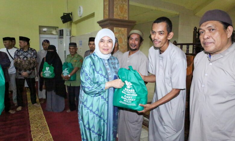 Tarawih Bersama Warga Mamajang, Aliyah Mustika Ilham Bawa Pesan Kebersamaan Ramadan