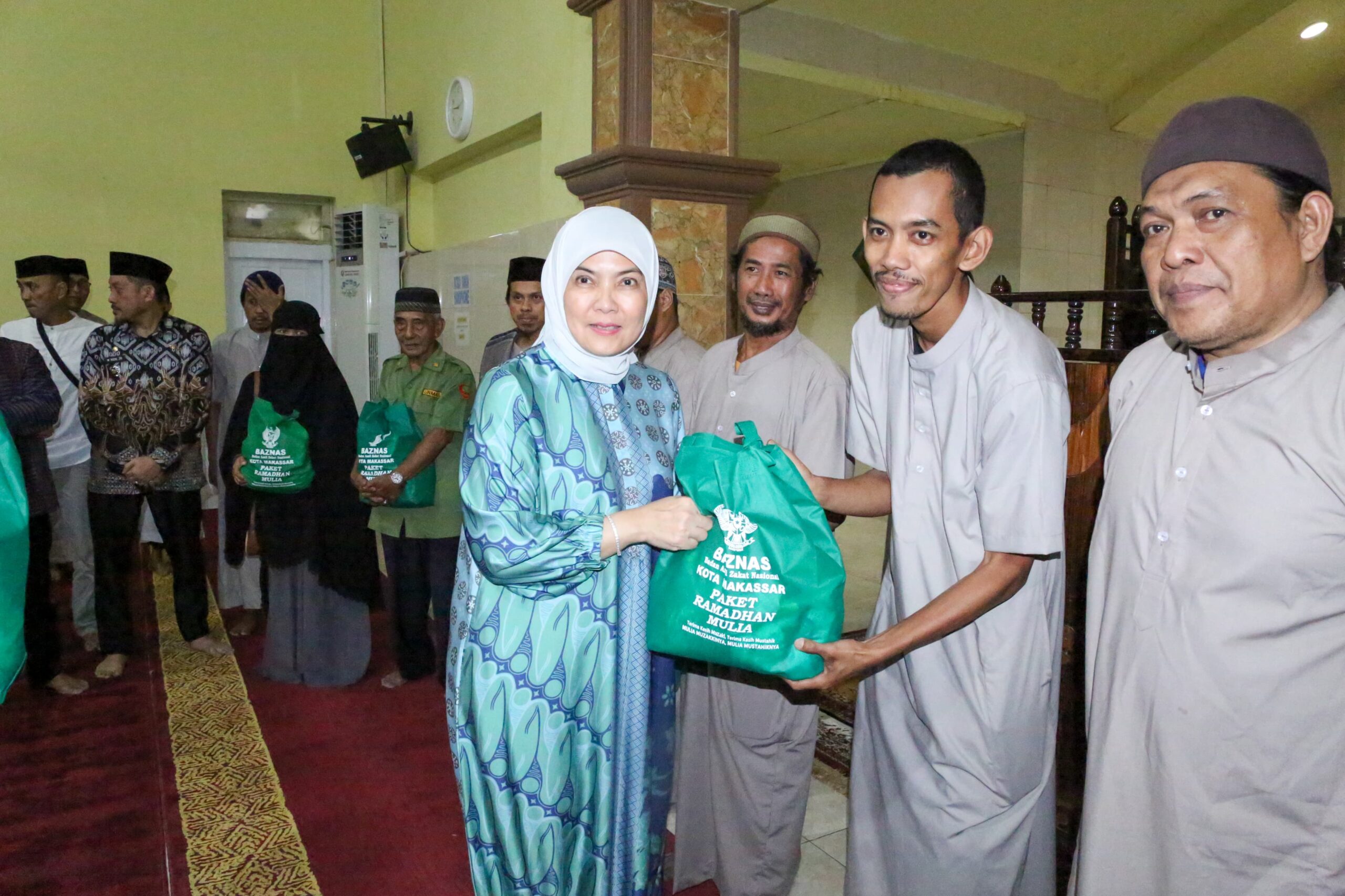 Tarawih Bersama Warga Mamajang, Aliyah Mustika Ilham Bawa Pesan Kebersamaan Ramadan