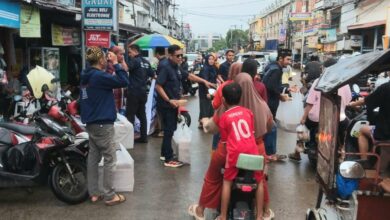 NasDem Kota Makassar Berbagi Takjil kepada Masyarakat di Dua Kecamatan