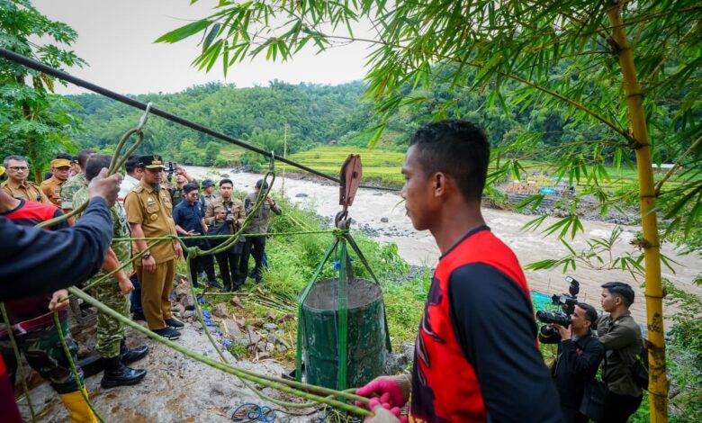 Gubernur Andi Sudirman Apresiasi Program TNI Bangun Jembatan untuk Akses Warga