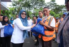 Pemkab Gowa bersama Baznas Salurkan Paket Lebaran untuk 716 Tenaga Outsourcing