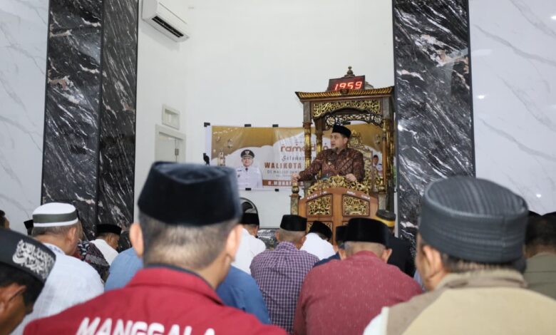 Salat Tarawih Bersama Warga, Munafri Bahas Banjir dan Pembangunan di Manggala