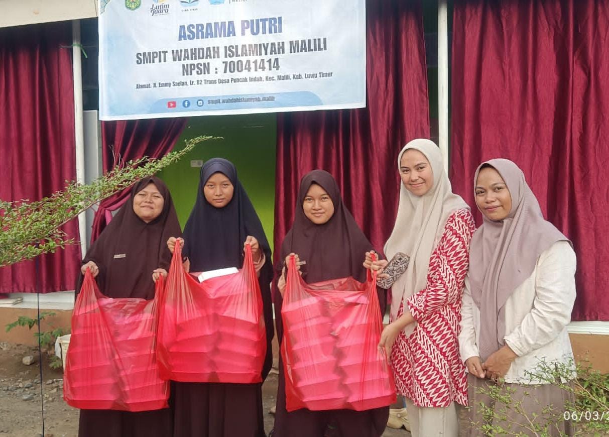 Gerakan Luwu Timur Sedekah Jumat Berbagi di Puskesmas Malili