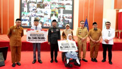 Gubernur Andi Sudirman Serahkan Beasiswa Disabilitas untuk Ribuan Siswa SLB se-Sulsel