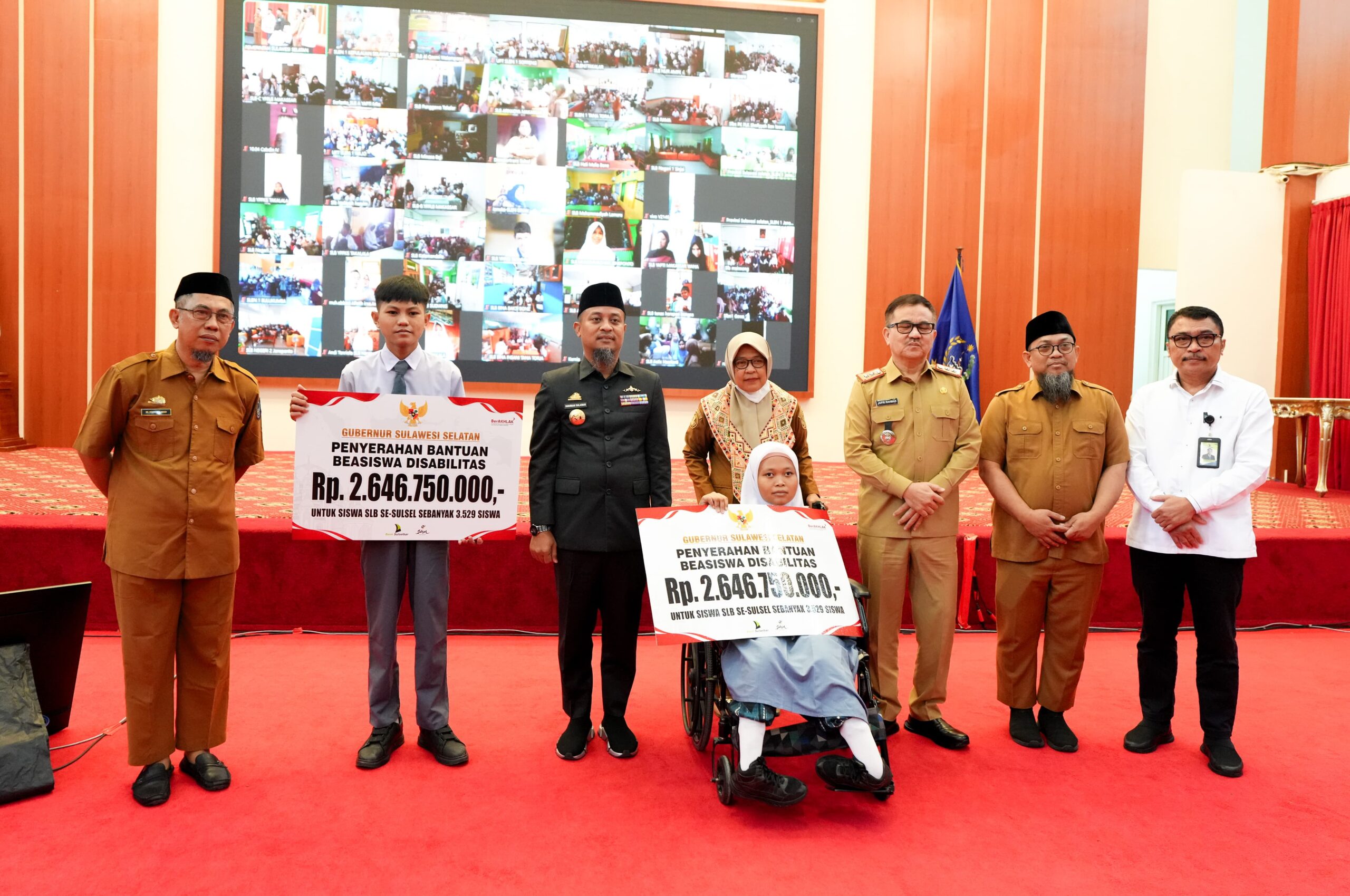 Gubernur Andi Sudirman Serahkan Beasiswa Disabilitas untuk Ribuan Siswa SLB se-Sulsel