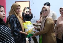 Hadiri Bakti Sosial DWP Gowa, Bupati Talenrang Dorong Kolaborasi Tangani Kemiskinan dan Stunting