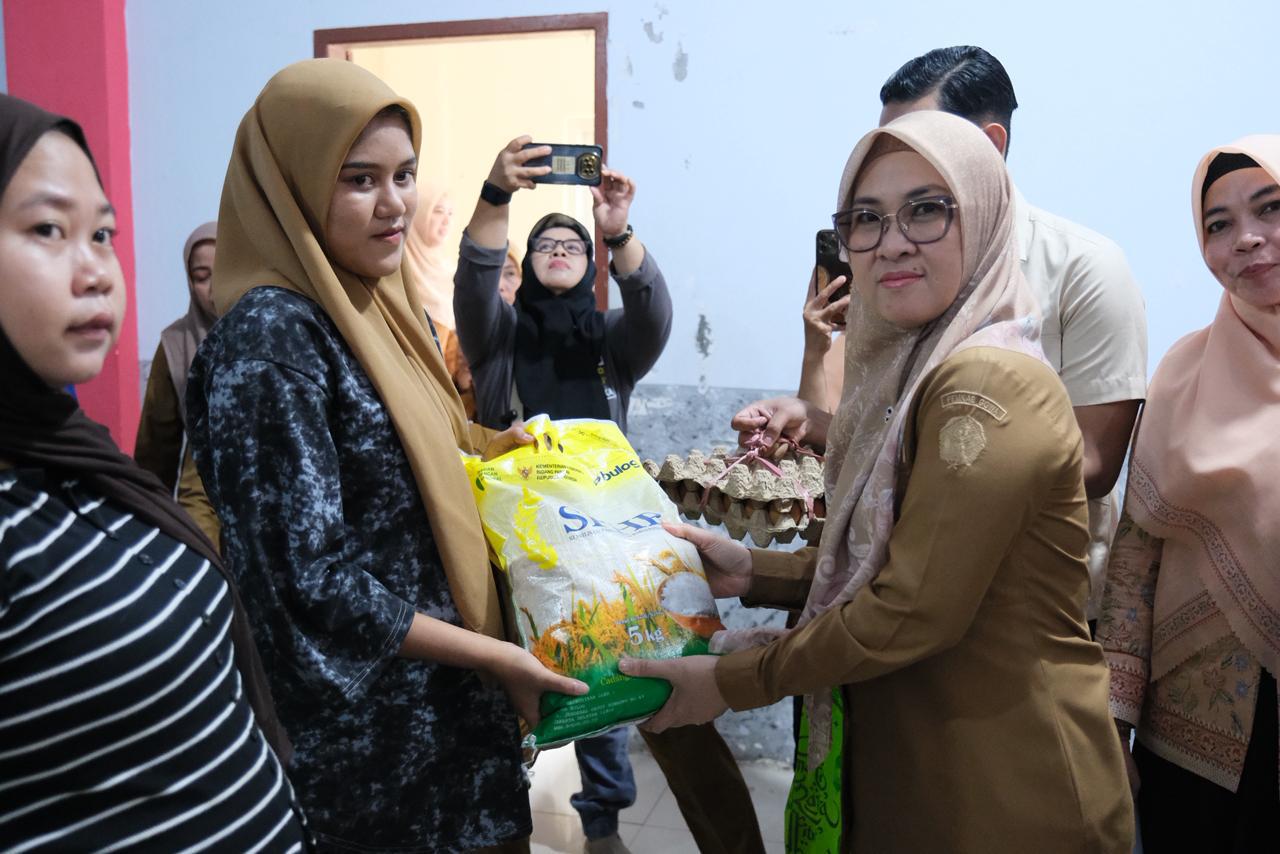 Hadiri Bakti Sosial DWP Gowa, Bupati Talenrang Dorong Kolaborasi Tangani Kemiskinan dan Stunting