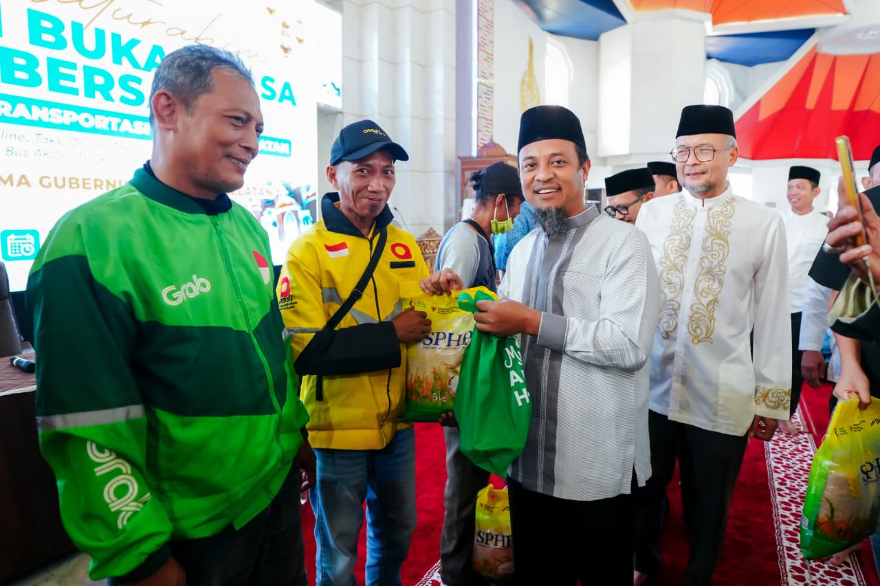 Gubernur Andi Sudirman Buka Puasa Bersama Ribuan Insan Transportasi di Masjid Kubah 99