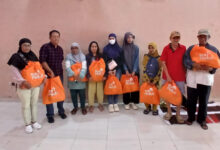 Wujud Kepedulian, Anggota Fraksi PDIP ARW Bagikan 2.200 Paket Sembako untuk Warga Kurang Mampu