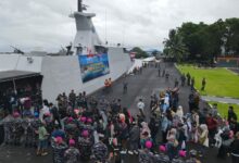 Mudik Gratis Aman dan Nyaman Bersama TNI AL, Ratusan Warga Selayar Diberangkatkan Oleh Dankodaeral VI dengan Kapal Perang KRI Marlin-877