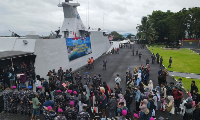 Mudik Gratis Aman dan Nyaman Bersama TNI AL, Ratusan Warga Selayar Diberangkatkan Oleh Dankodaeral VI dengan Kapal Perang KRI Marlin-877