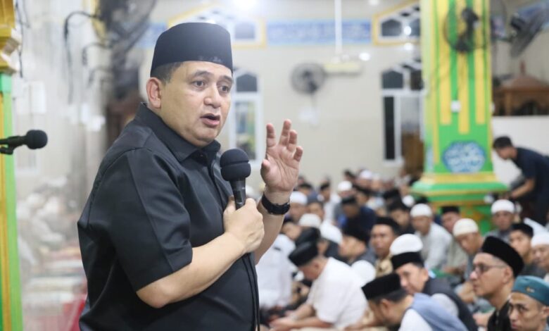 Tarawih Bersama di Barrang Lompo, Wali Kota Munafri Perkuat Silaturahmi dan Program Pro Rakyat