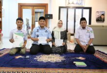 Beri Teladan Untuk Masyarakat, Bupati Luwu Timur Tunaikan Zakat Fitrah di Baznas
