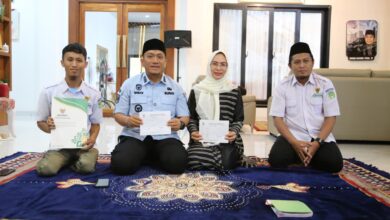 Beri Teladan Untuk Masyarakat, Bupati Luwu Timur Tunaikan Zakat Fitrah di Baznas