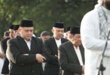 Wali Kota dan Wawali Makassar Salat Id Bersama Ribuan Warga di Karebosi