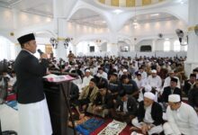 Takbir Menggema di Masjid Agung Malili, Bupati Irwan Ajak Jadikan Idulfitri Energi Pembangunan