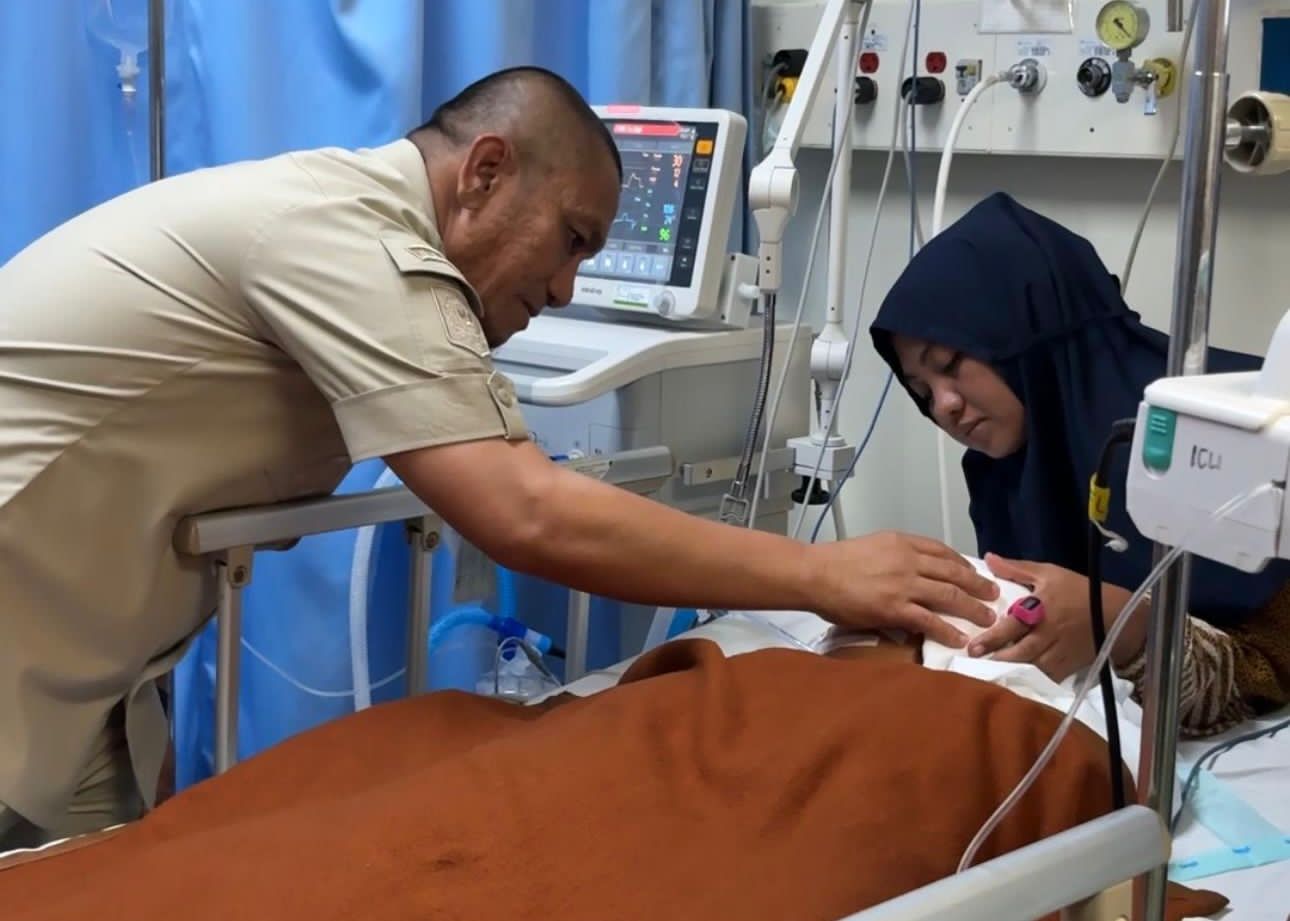 Bupati Irwan Jenguk Ashraf Korban Tenggelam di Danau Matano